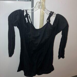 Mur Mur alt goth cold shoulder long sleeve top